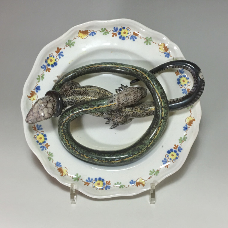 Assiette en faïence d'Alcora décorée en trompe-l'oeil - XVIIIe siècle