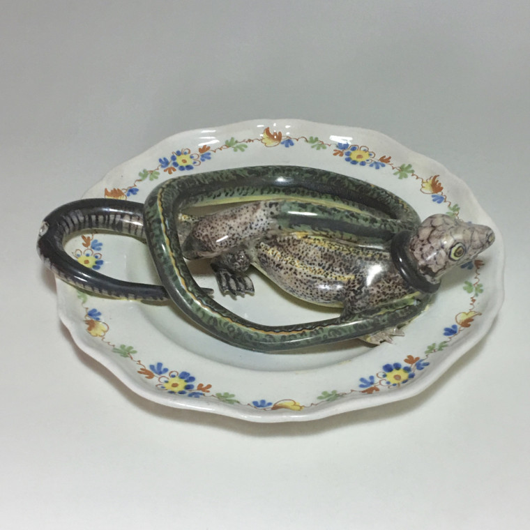 Assiette en faïence d'Alcora décorée en trompe-l'oeil - XVIIIe siècle