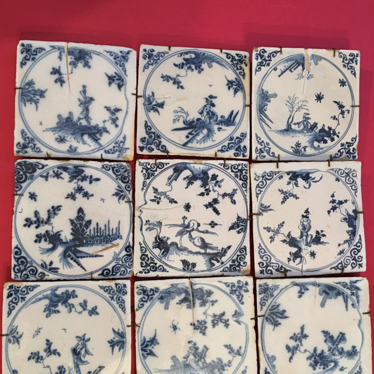 Rare set of 12 tiles faience Moustiers - Eighteenth century