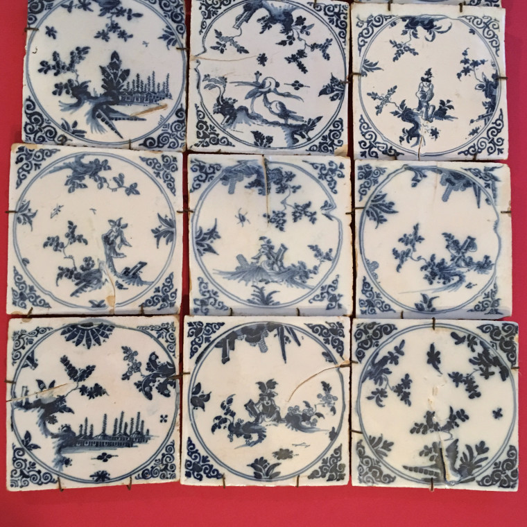 Rare set of 12 tiles faience Moustiers - Eighteenth century