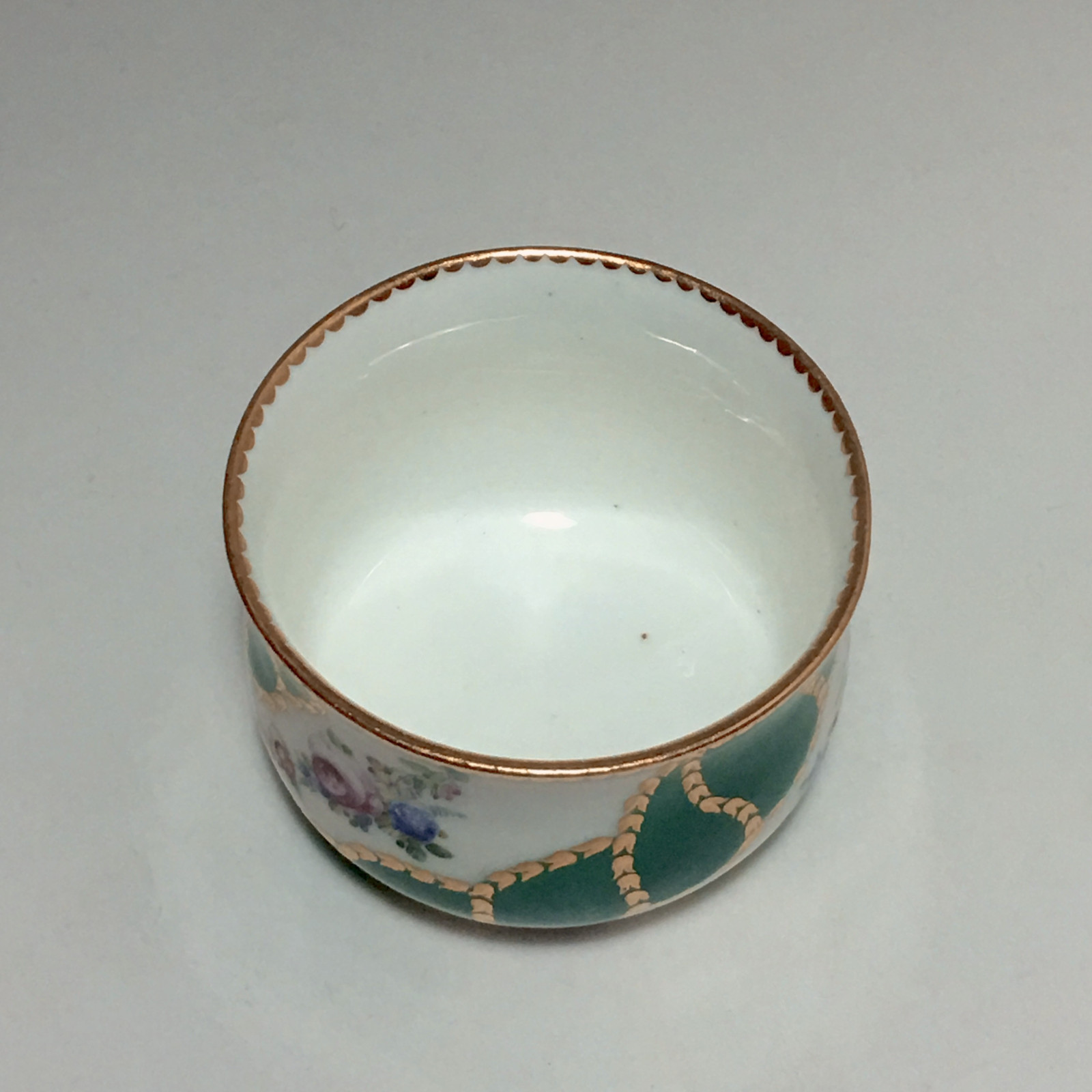 Pot à sucre en porcelaine de Vincennes - Sèvres à décor de rubans verts - XVIIIe siècle