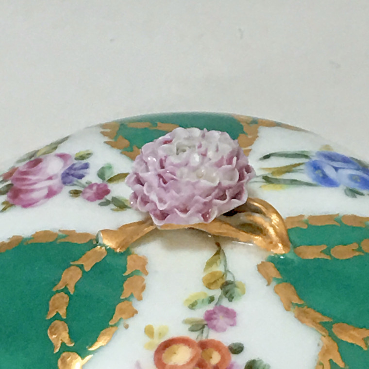 Sugar bowl in porcelain of Vincennes - Sèvres with green ribbons decoration - eighteenth century