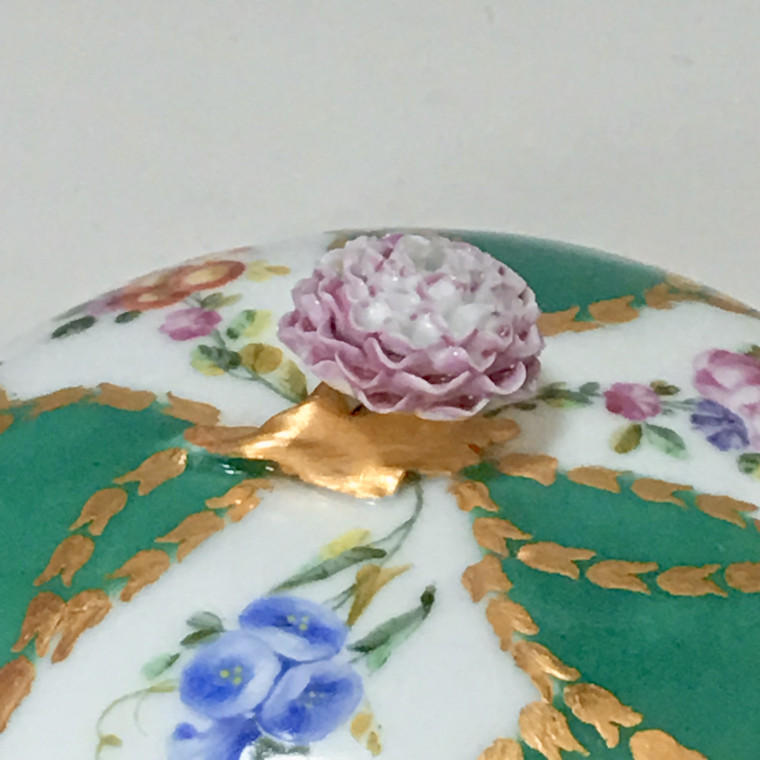 Pot à sucre en porcelaine de Vincennes - Sèvres à décor de rubans verts - XVIIIe siècle