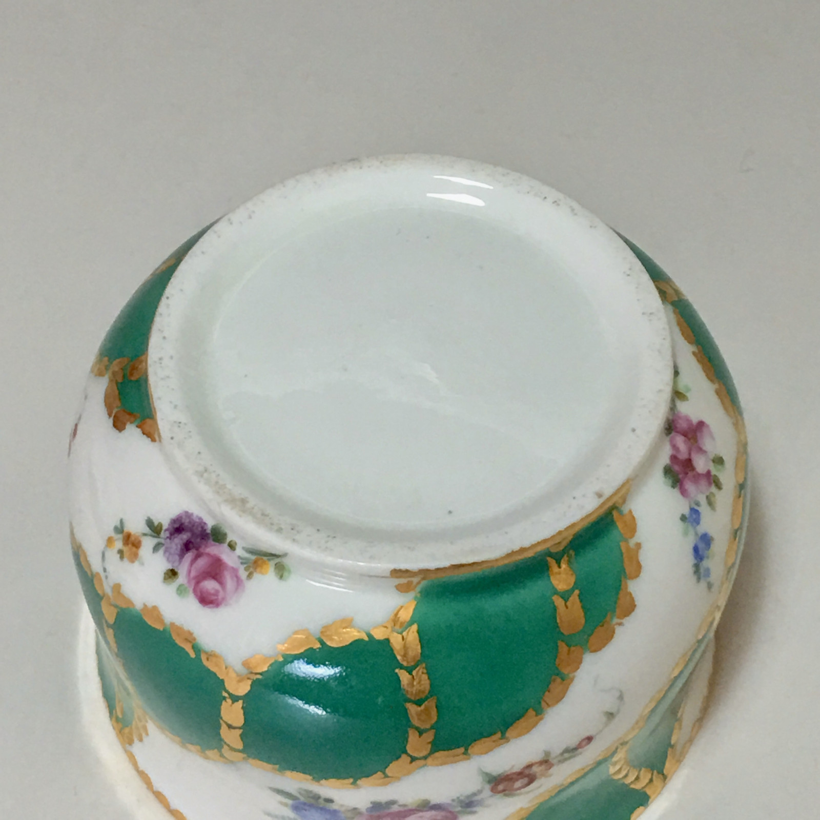 Sugar bowl in porcelain of Vincennes - Sèvres with green ribbons decoration - eighteenth century