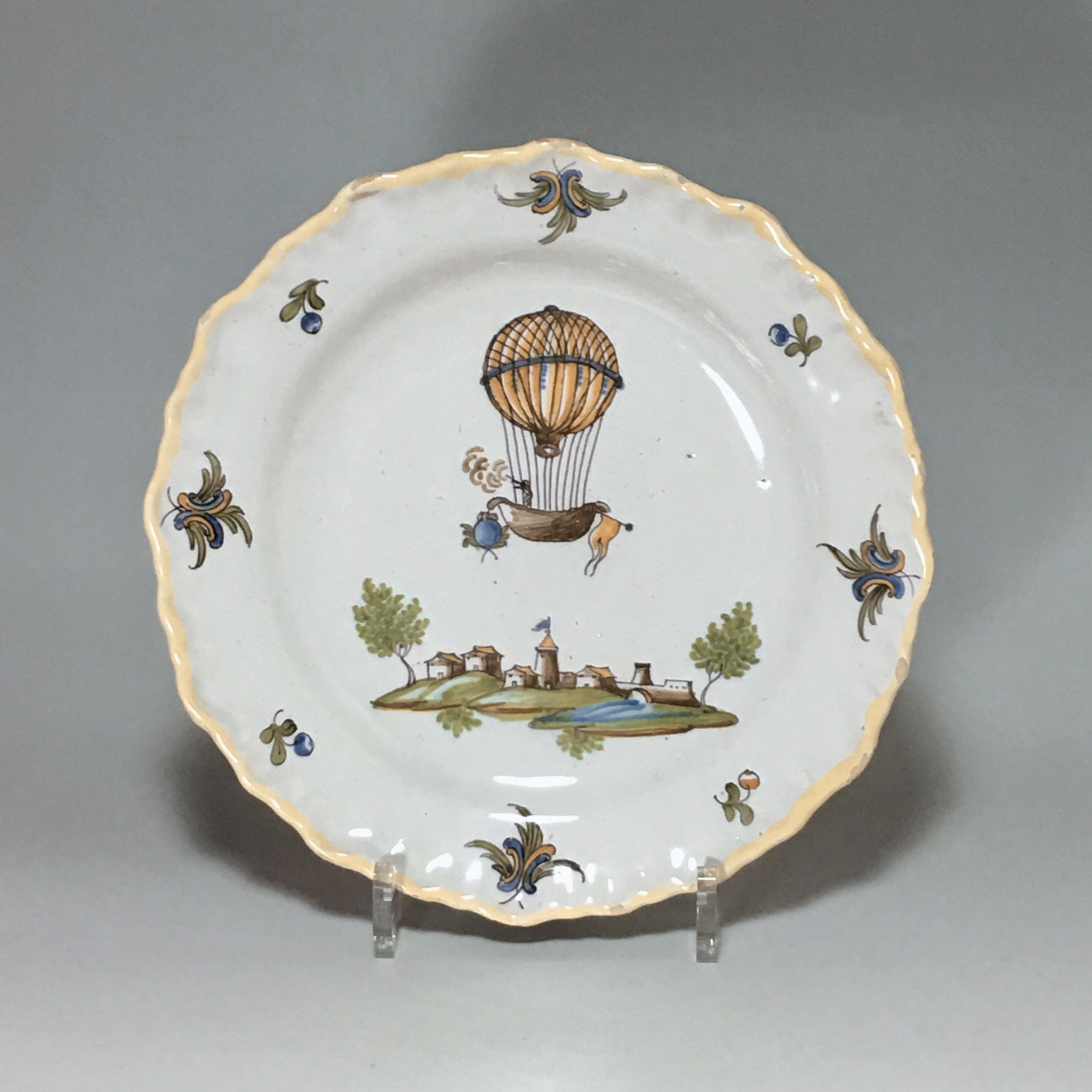 MOUSTIERS (Féraud) - Balloon plate - Eighteenth century