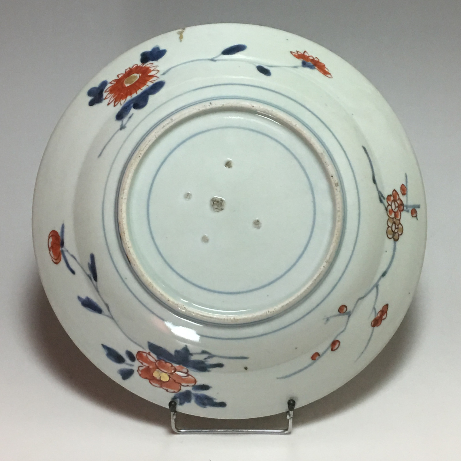Petit plat en porcelaine du Japon à décor Imari - début du XVIIIe siècle