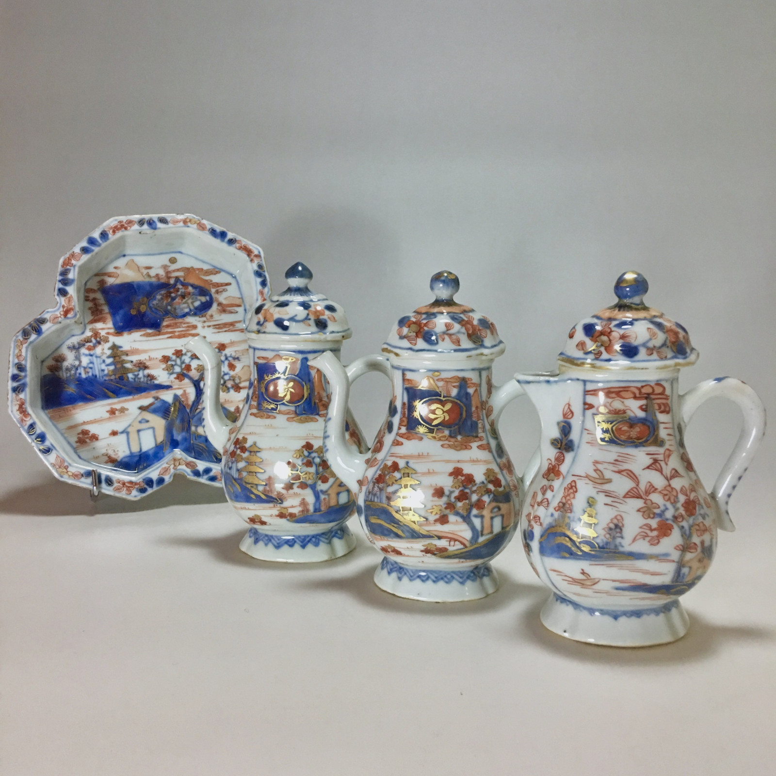 Nécessaire à condiments en porcelaine de Chine à décor Imari - XVIIIe siècle