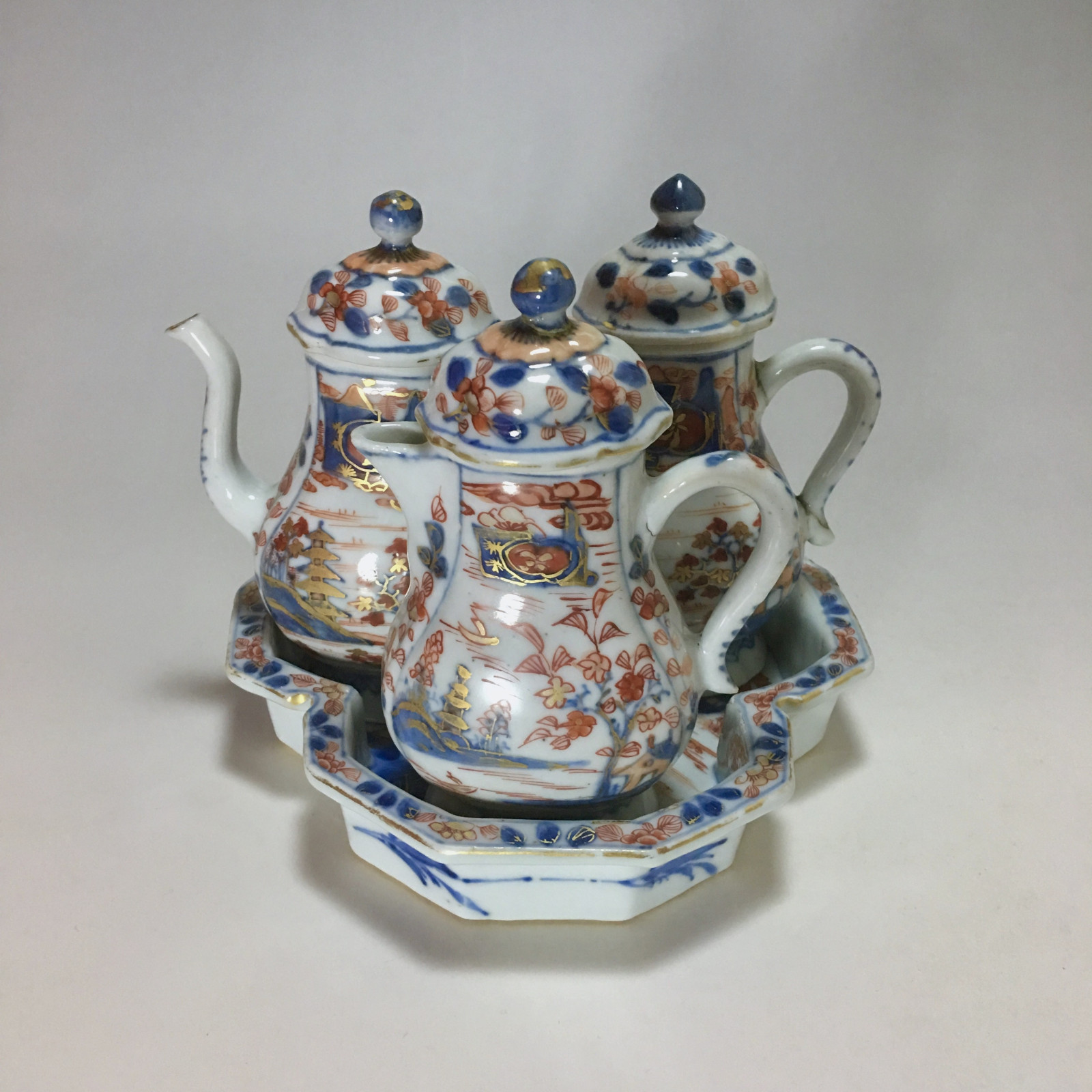 Nécessaire à condiments en porcelaine de Chine à décor Imari - XVIIIe siècle
