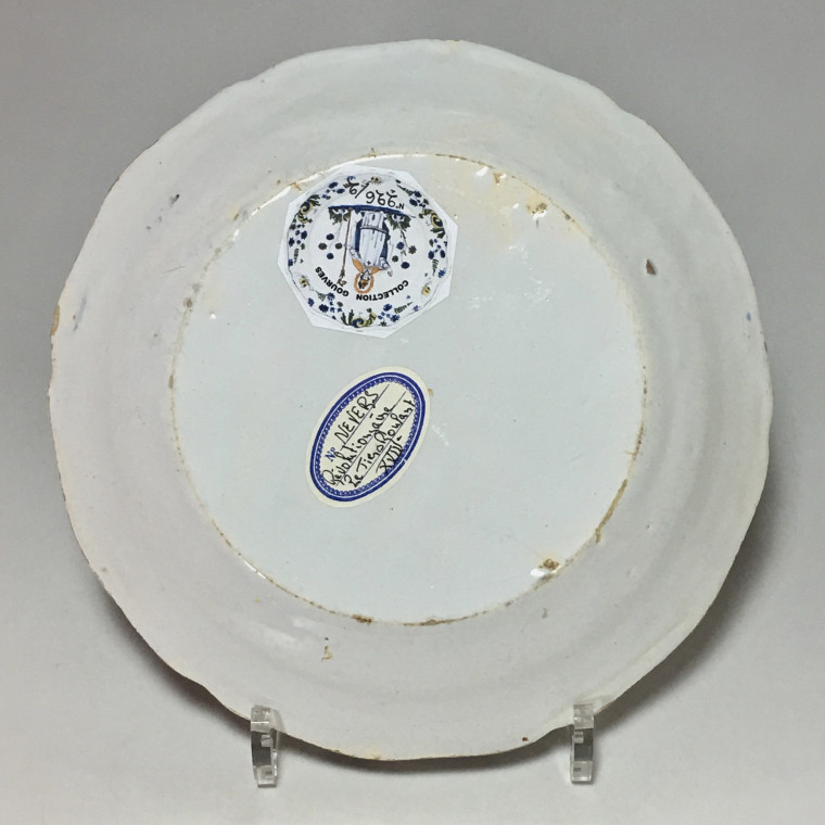Nevers - Rare decorative plate said "rolling third" - eighteenth century