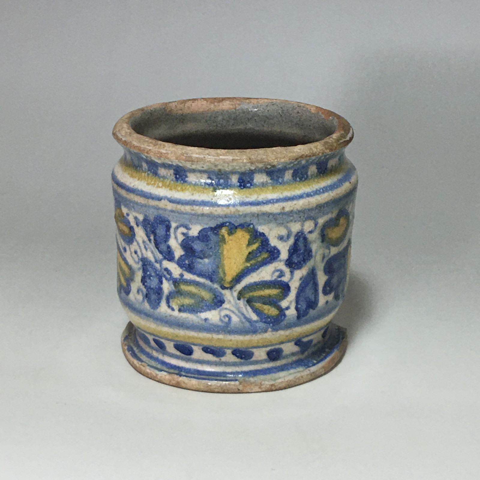 Small albarello in majolica from Lyon - Sixteenth century