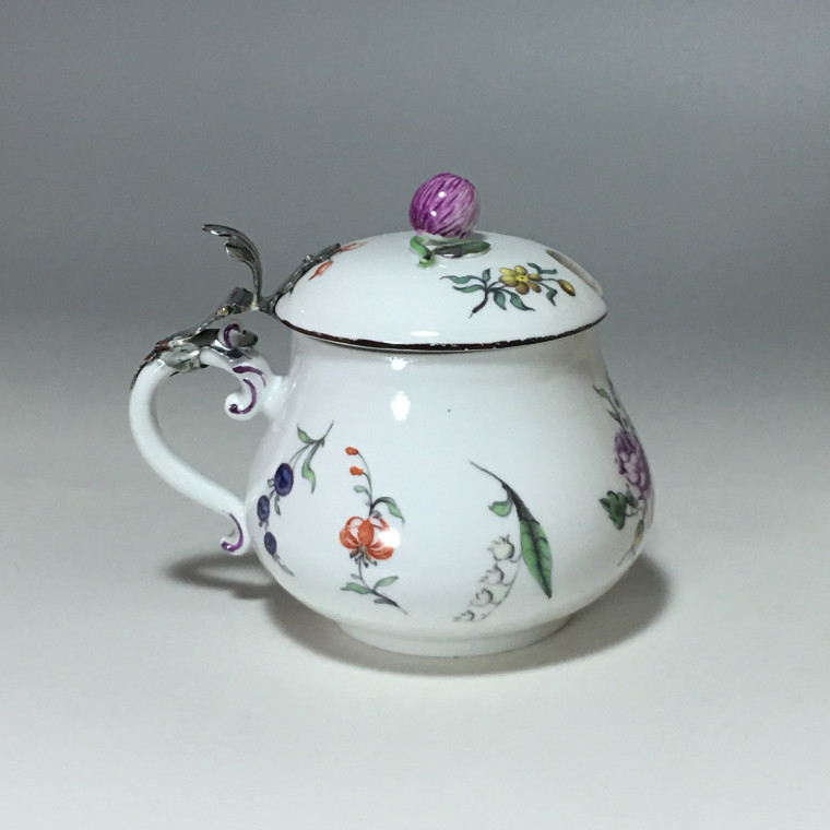 Moutardier couvert en porcelaine de Höchst - Vers 1750 - 1763