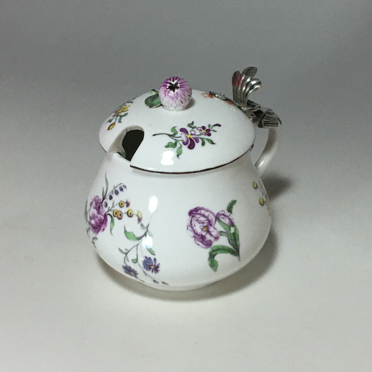 Moutardier couvert en porcelaine de Höchst - Vers 1750 - 1763