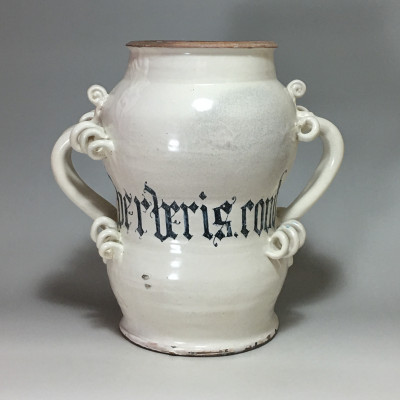 Rare large albarello in majolica from Lyon - End of the sixteenth - beginning of the seventeenth century