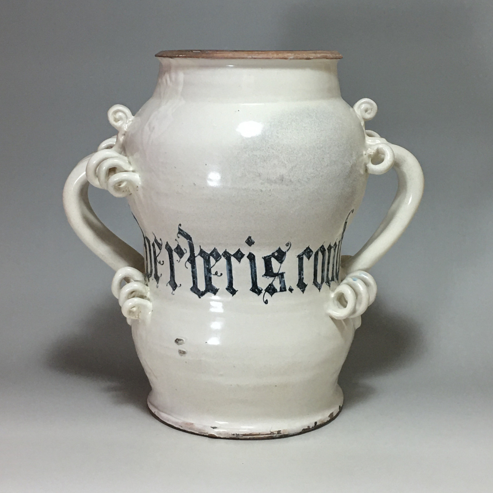 Rare large albarello in majolica from Lyon - End of the sixteenth - beginning of the seventeenth century