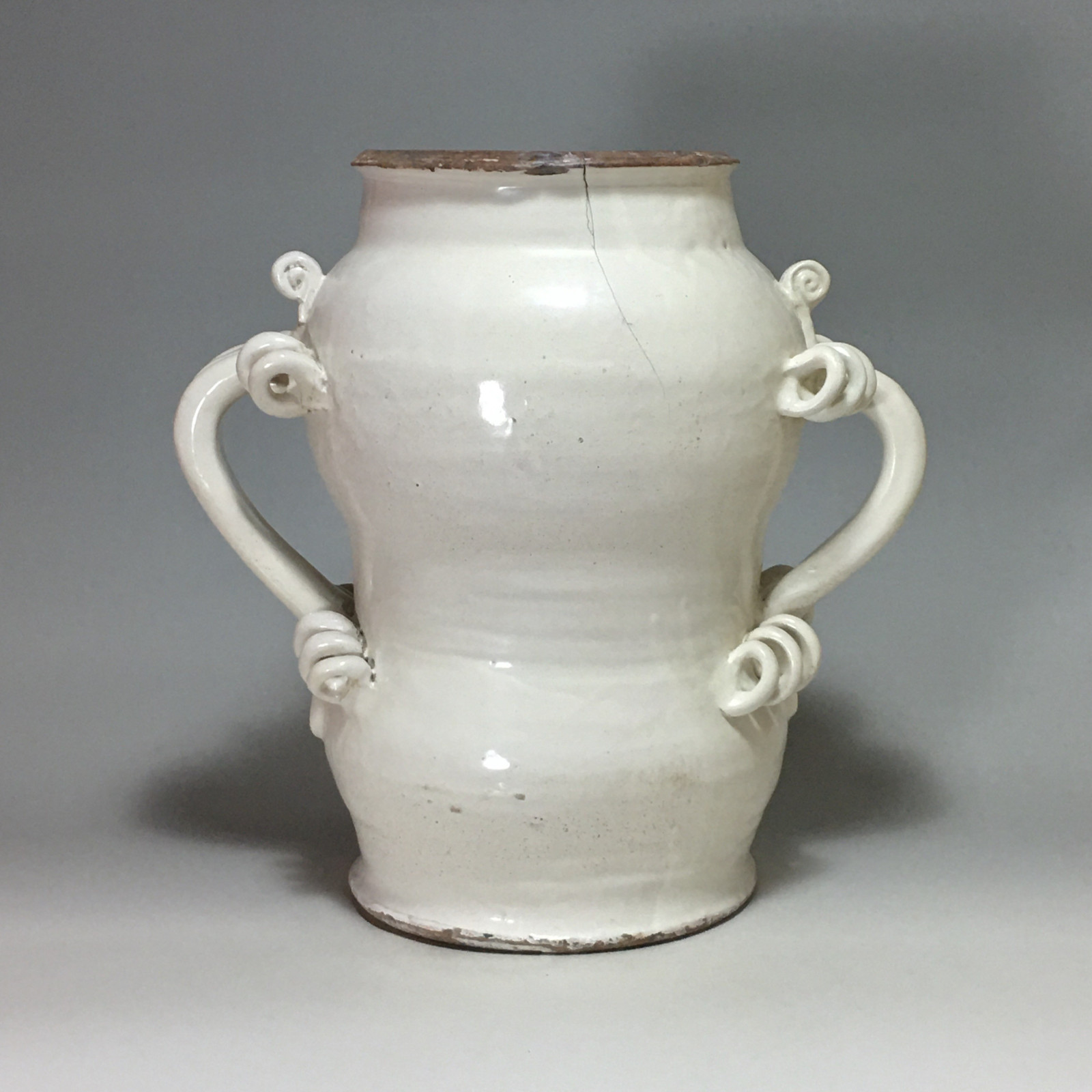 Rare large albarello in majolica from Lyon - End of the sixteenth - beginning of the seventeenth century