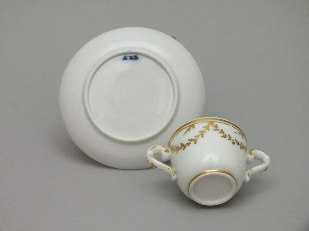 Vincennes (Seguin) - Porcelaine dure - Tasse à toilette - XVIIIe Siècle