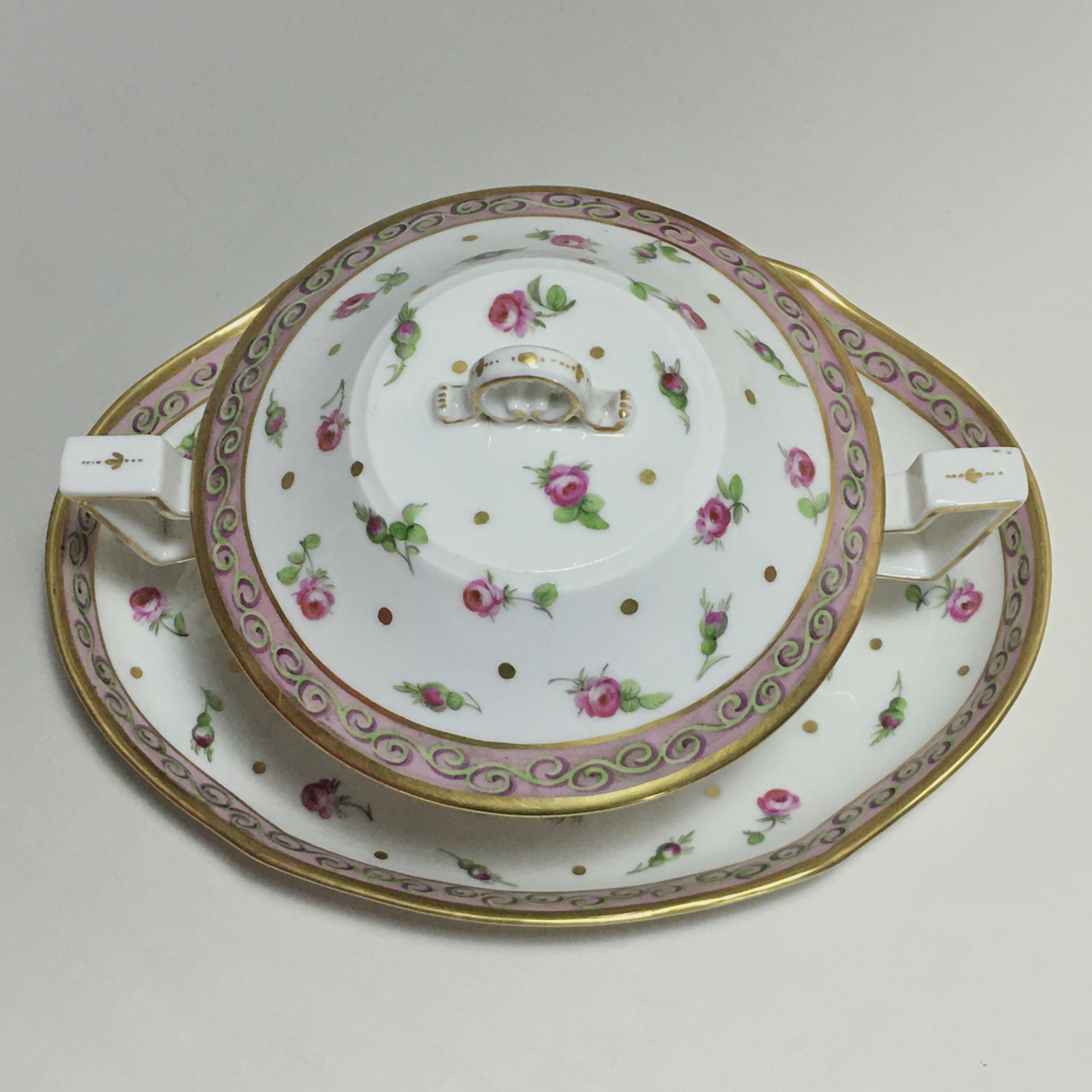 Paris - Bowl or Bouillon covered and its porcelain display stand from Paris - Late eighteenth century