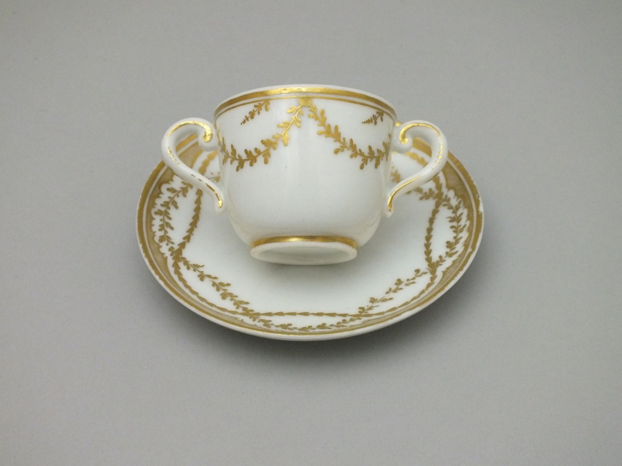 Vincennes (Seguin) - Porcelaine dure - Tasse à toilette - XVIIIe Siècle