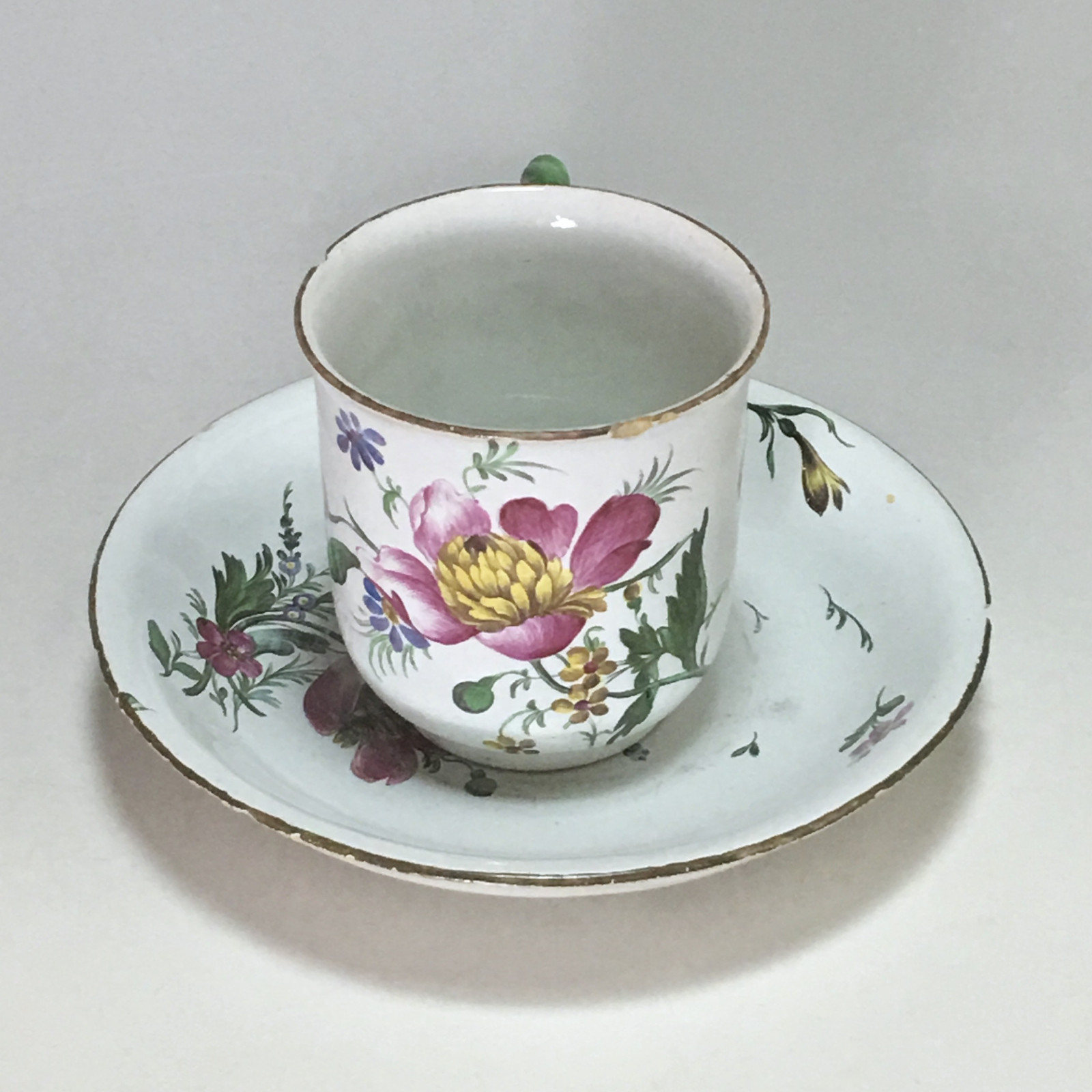 Strasbourg - Tasse et sa soucoupe à décor de fleurs fines - Joseph Hannong - XVIIIe siècle