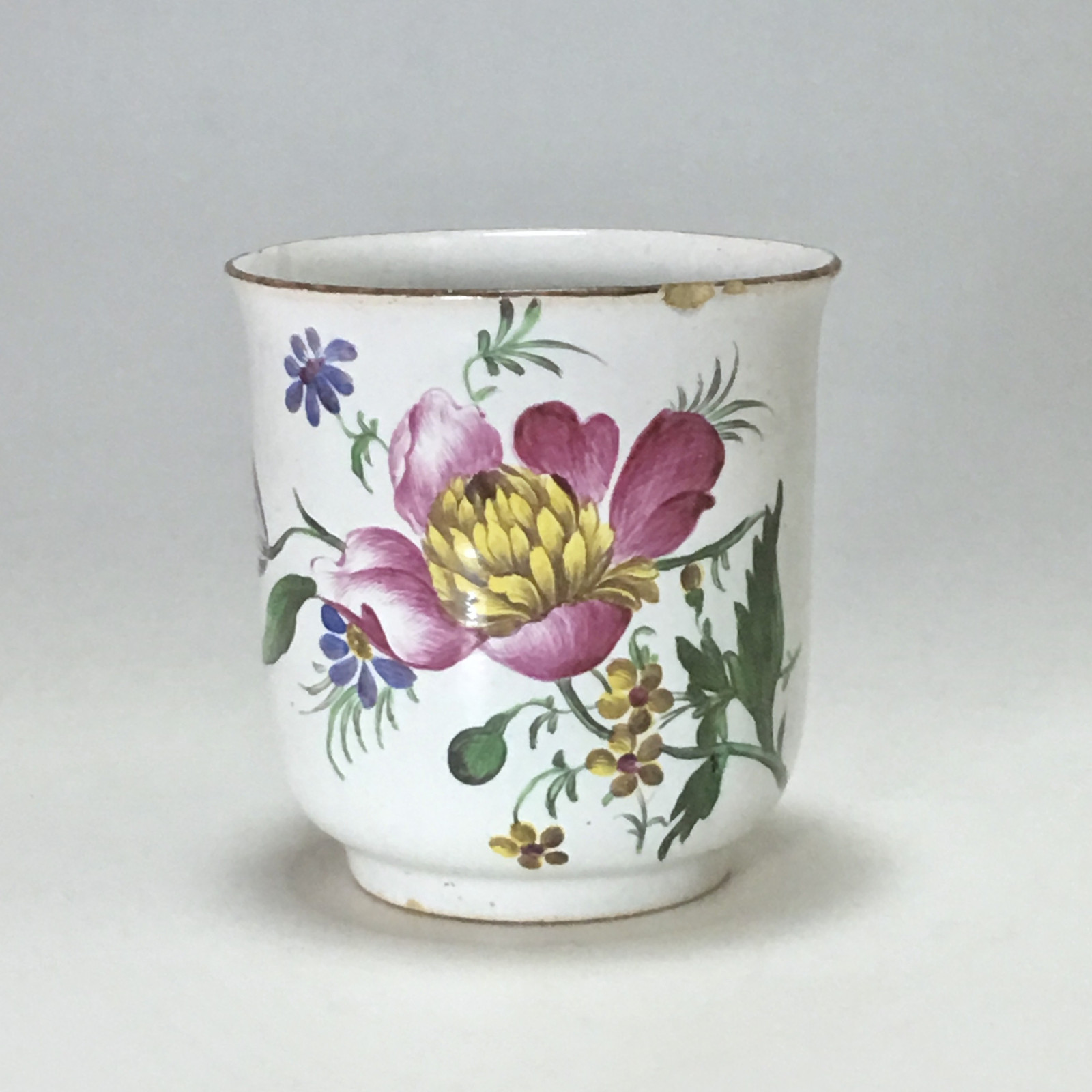 Strasbourg - Tasse et sa soucoupe à décor de fleurs fines - Joseph Hannong - XVIIIe siècle