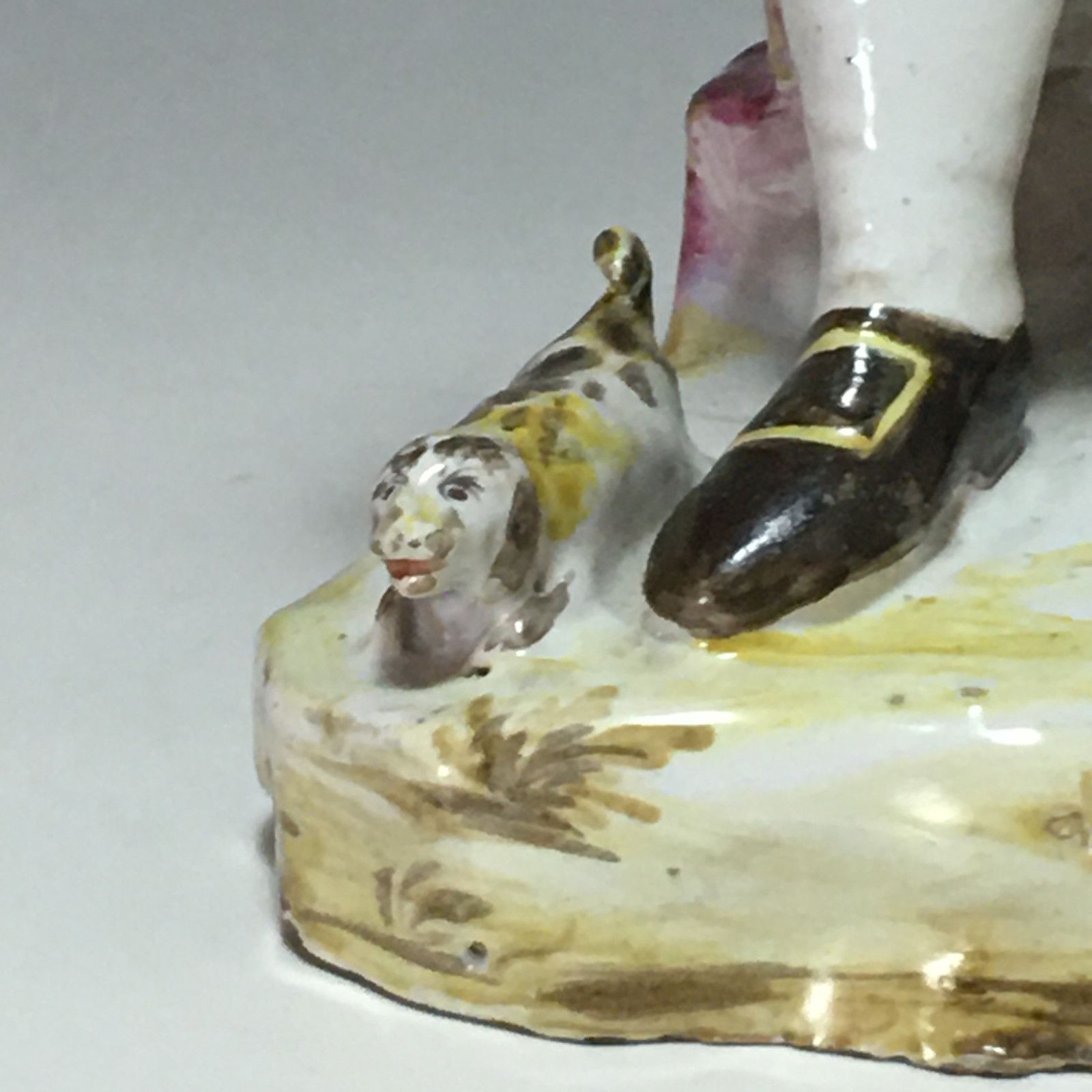 Sceaux - Rare statuette en faïence de Sceaux - XVIIIe siècle