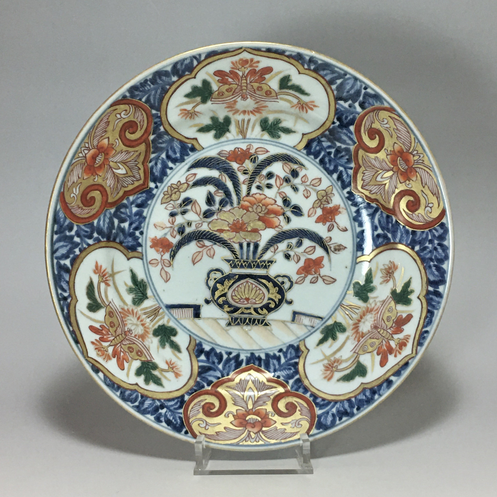 Petit plat en porcelaine du Japon à décor Imari - début du XVIIIe siècle