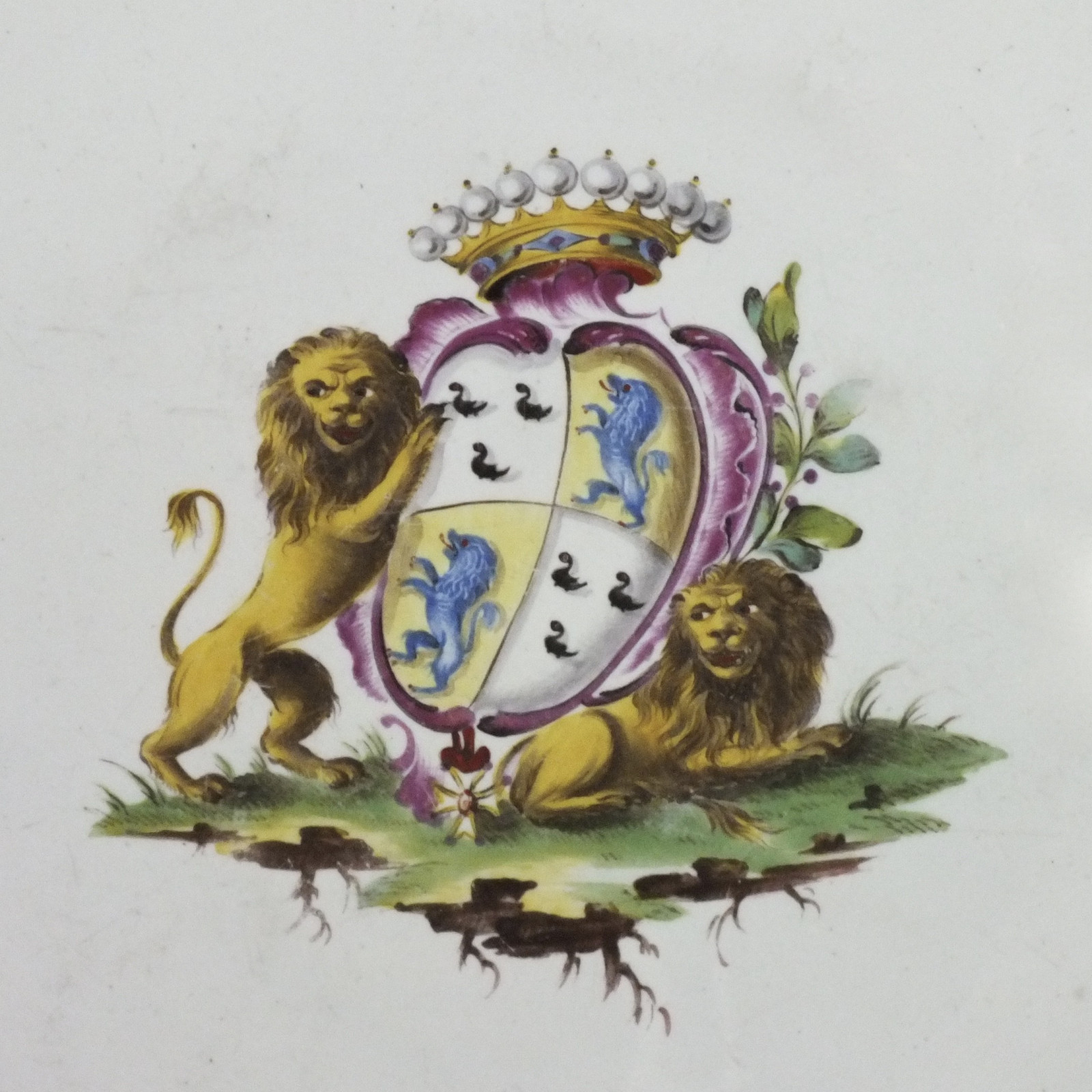 Meillonnas - Rare assiette à décor d'armoiries - XVIIIe siècle