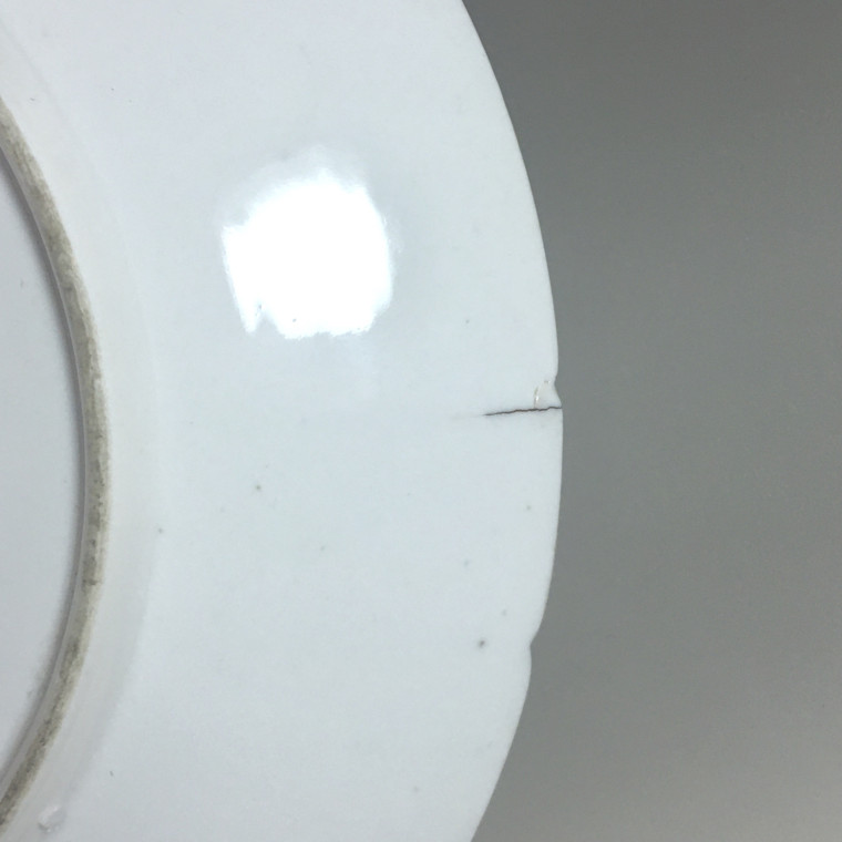 Paris – Assiette en porcelaine de PARIS, Manufacture du Petit Carousel (2) – XVIIIe siècle