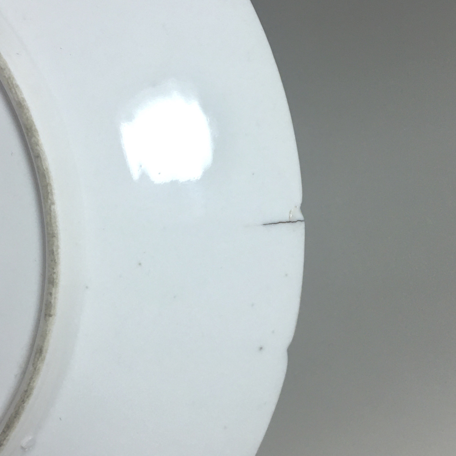 Paris - Porcelain plate from PARIS, Manufacture du Petit Carousel (2) - Eighteenth century