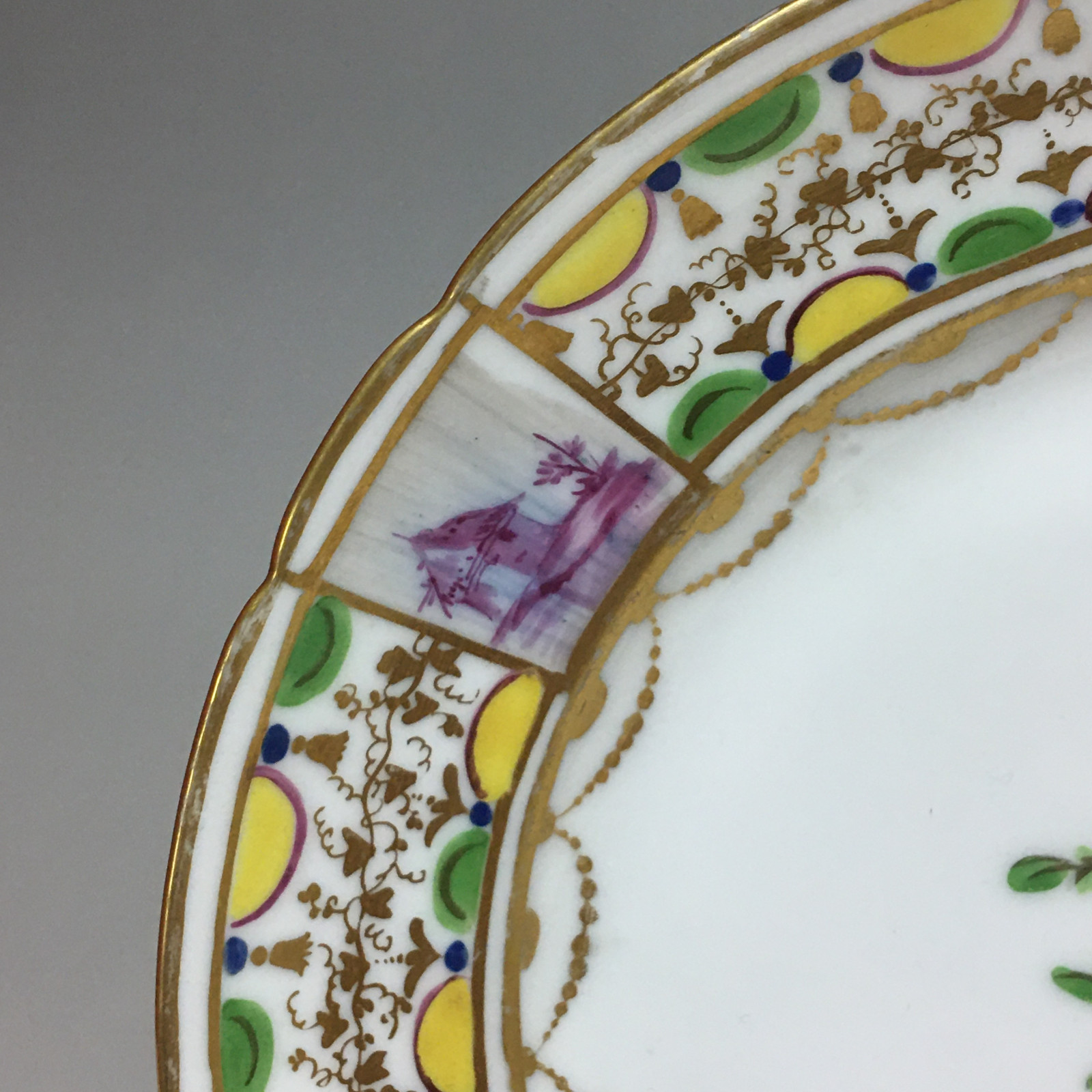 Paris – Assiette en porcelaine, Manufacture du Petit Carousel (3) – XVIIIe siècle