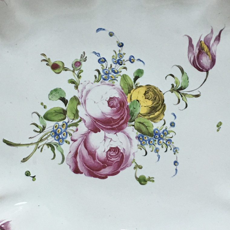 Meillonnas - Pair of shells, Painted in fine quality - Eighteenth century