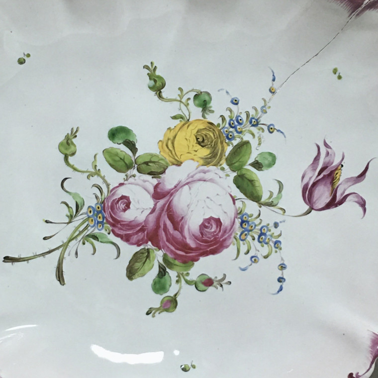 Meillonnas - Pair of shells, Painted in fine quality - Eighteenth century