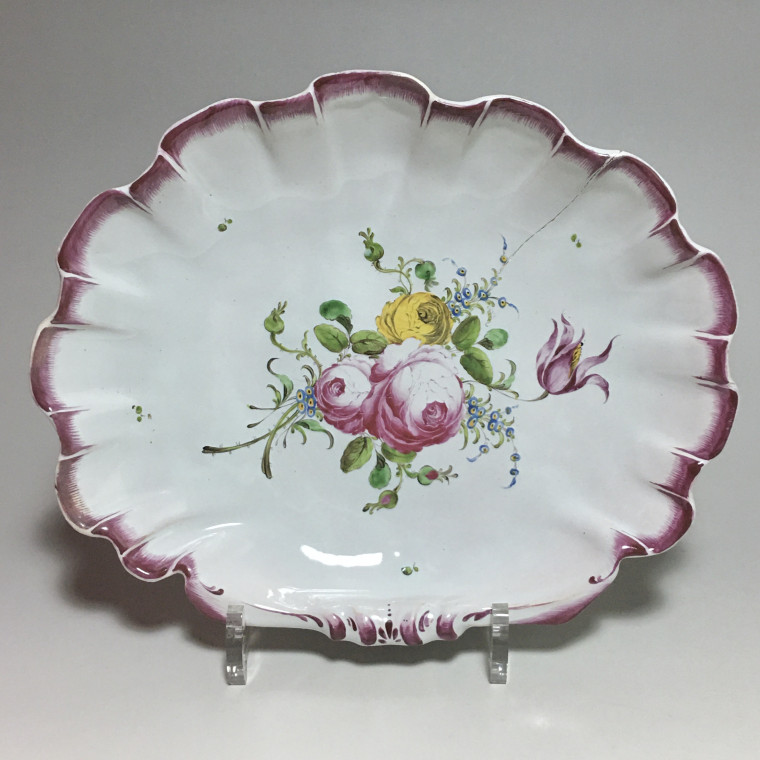 Meillonnas - Pair of shells, Painted in fine quality - Eighteenth century