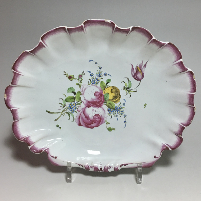 Meillonnas - Pair of shells, Painted in fine quality - Eighteenth century