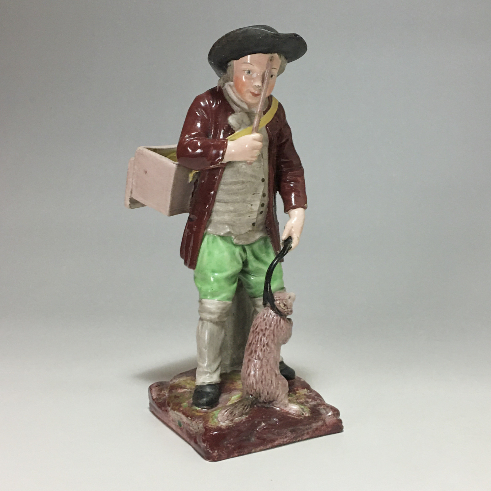 Lunéville – Statuette figurant un dresseur de marmotte – XVIIIe siècle