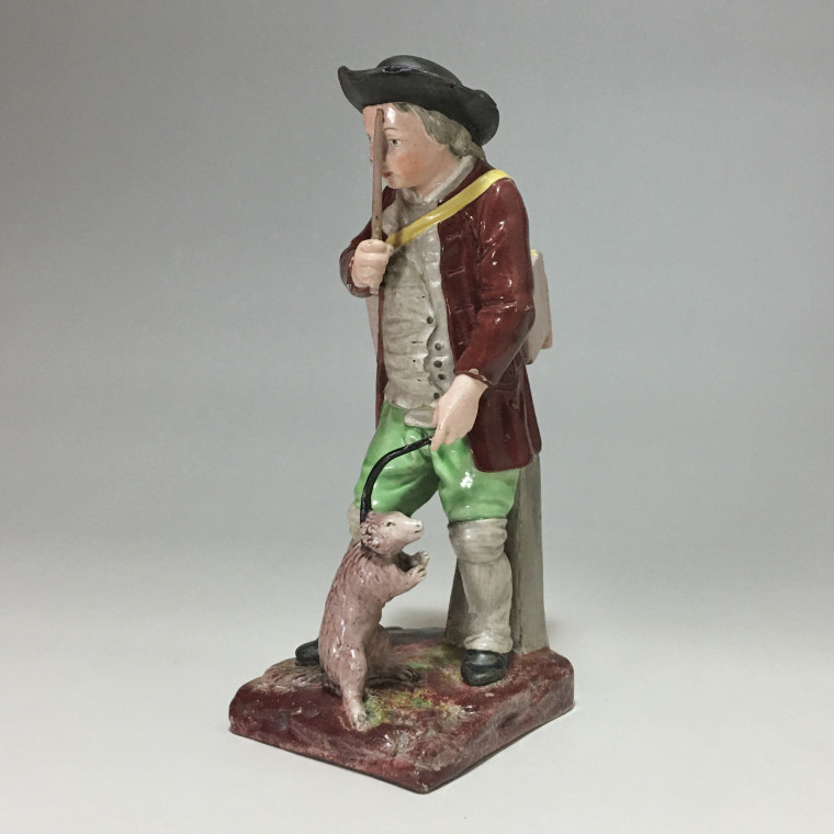 Lunéville – Statuette figurant un dresseur de marmotte – XVIIIe siècle