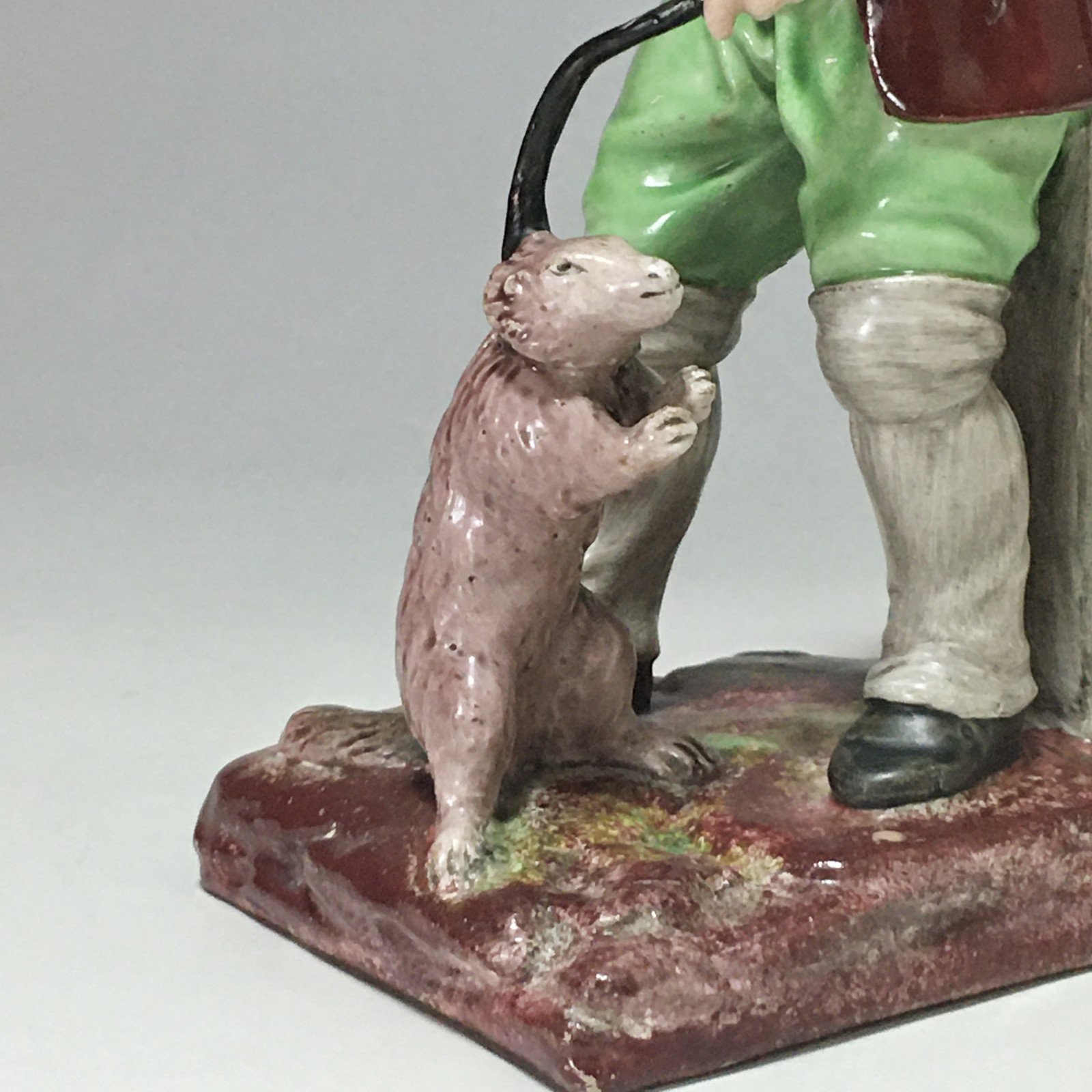Lunéville – Statuette figurant un dresseur de marmotte – XVIIIe siècle