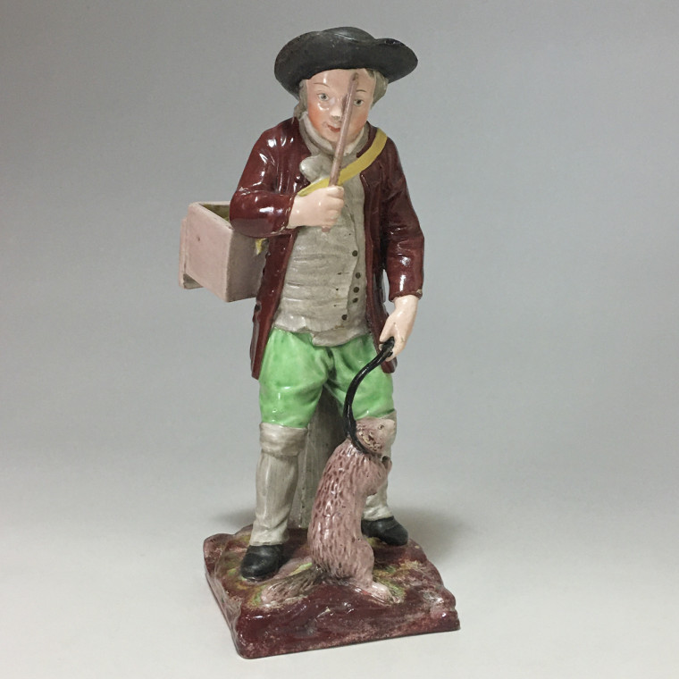 Lunéville – Statuette figurant un dresseur de marmotte – XVIIIe siècle
