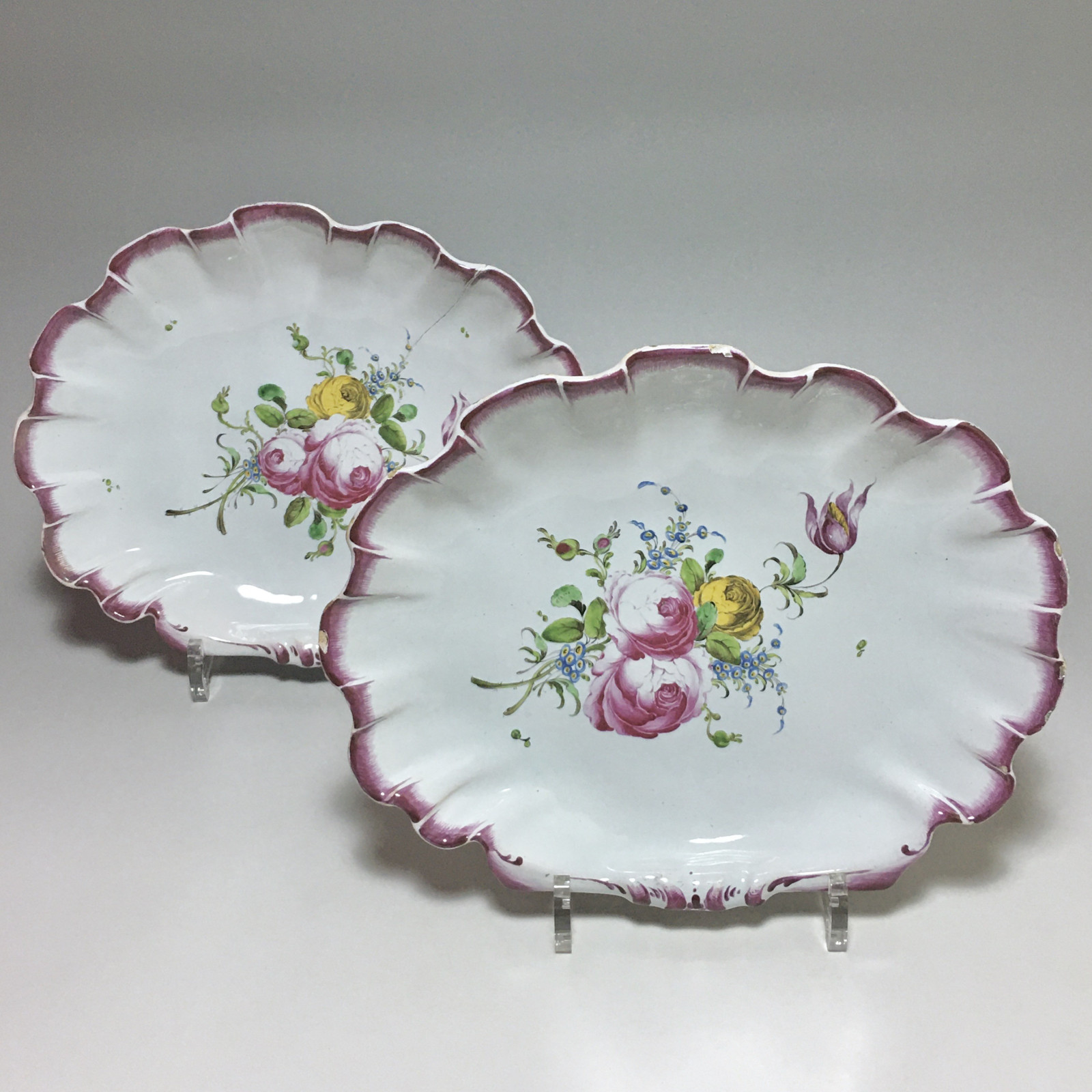 Meillonnas - Pair of shells, Painted in fine quality - Eighteenth century