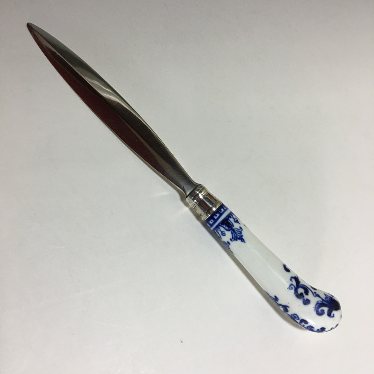 Paper cup in silver, porcelain handle of Saint-Cloud of the eighteenth century