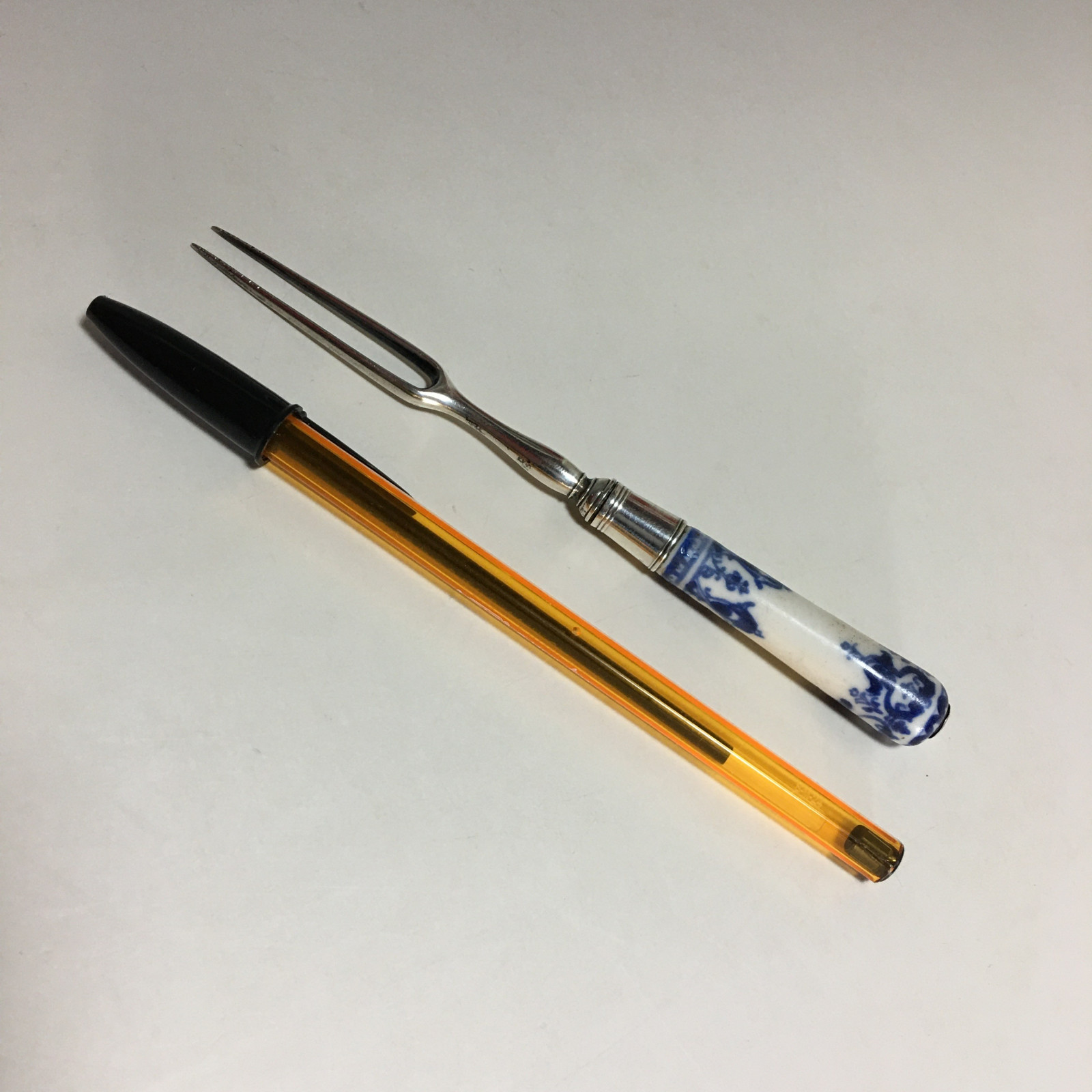 Rare little silver fork, soft porcelain handle of Saint Cloud - Eighteenth century