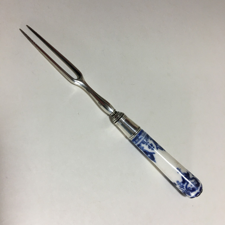 Rare little silver fork, soft porcelain handle of Saint Cloud - Eighteenth century