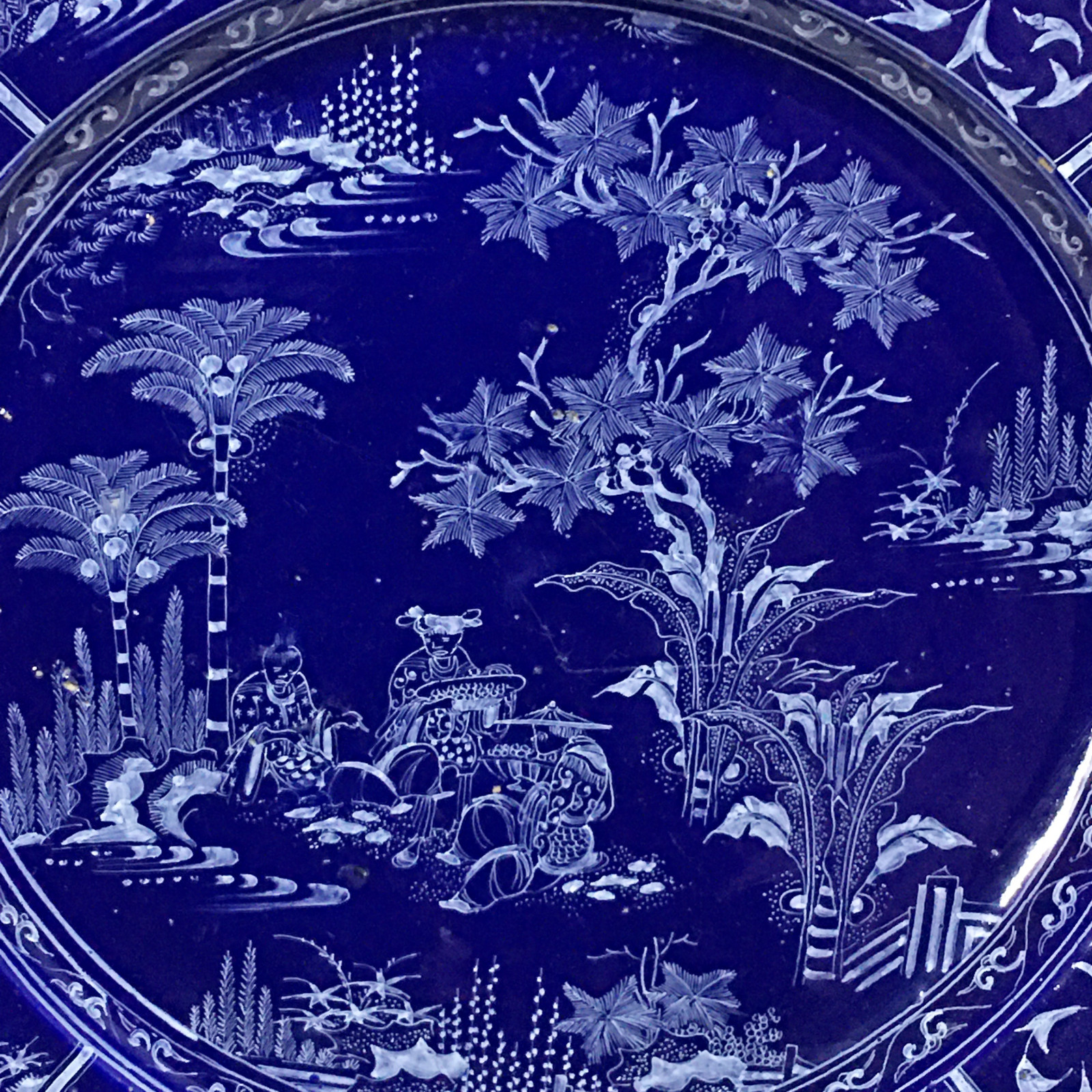 Exceptional Nevers earthenware dish with Chinese decoration on a Persian blue background - circa 1660