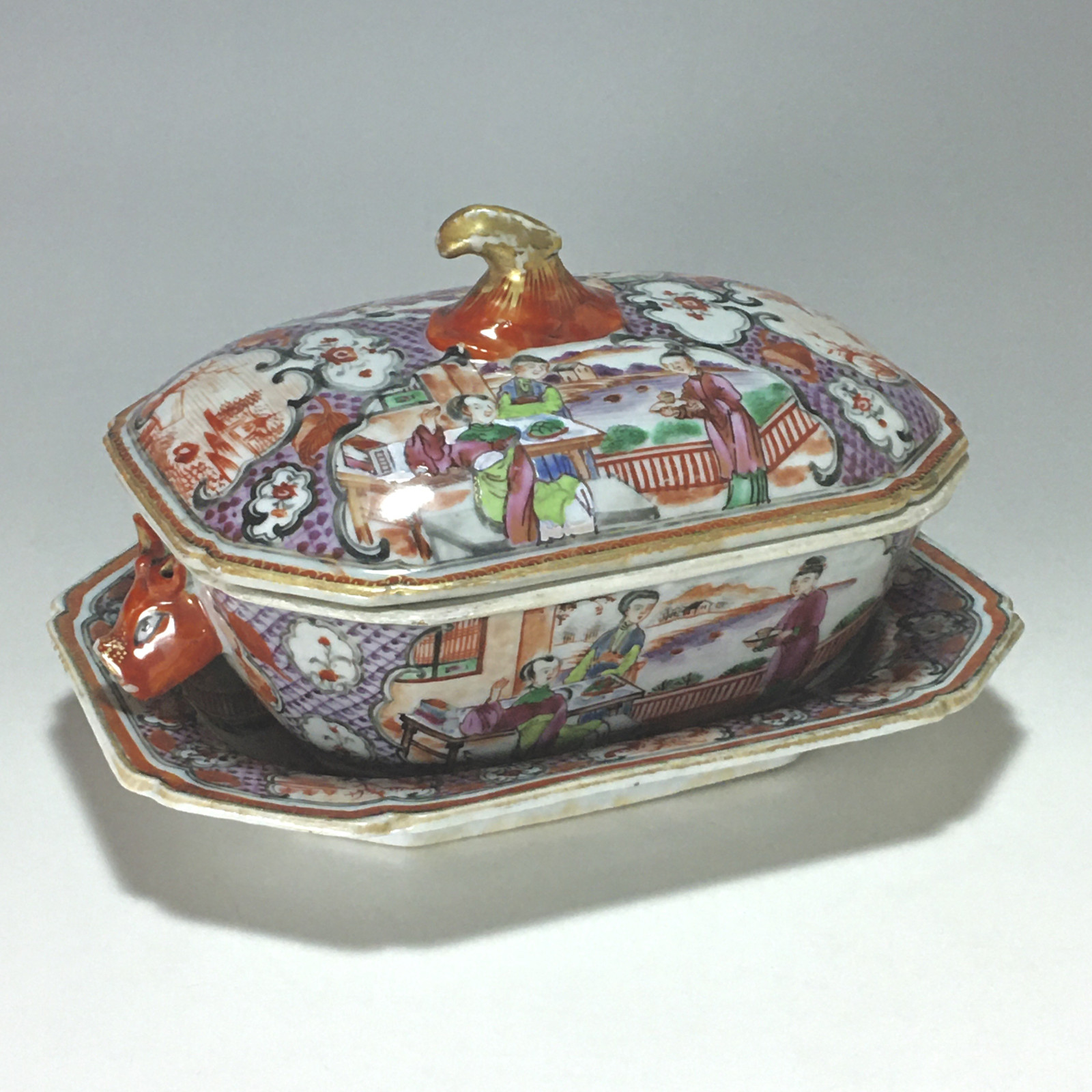 China - India Company - Small terrine and its display unit - Qianlong period.