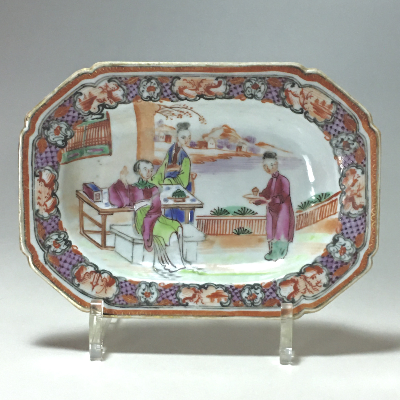 China - India Company - Small terrine and its display unit - Qianlong period.