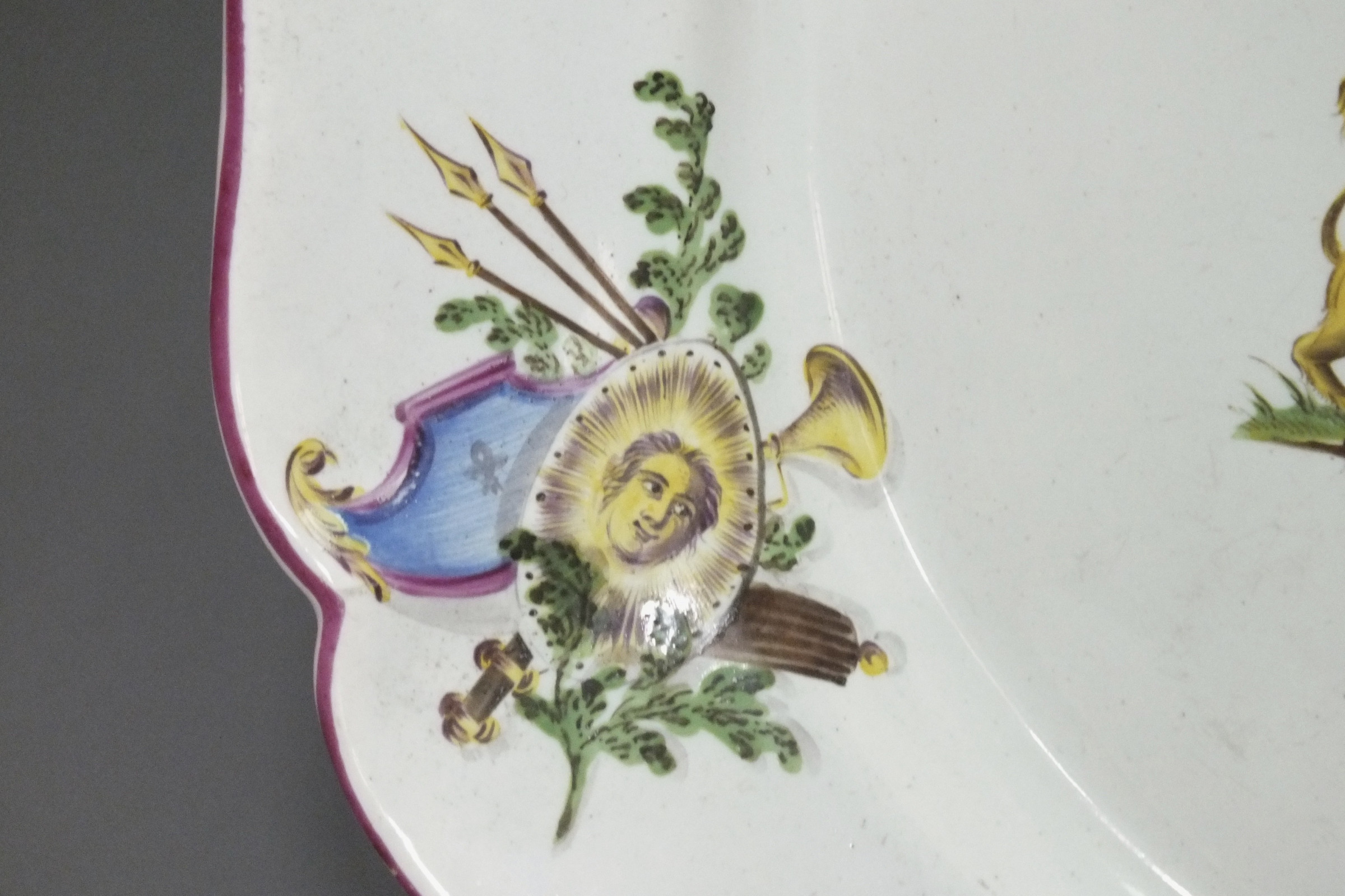 Meillonnas - Rare assiette à décor d'armoiries - XVIIIe siècle