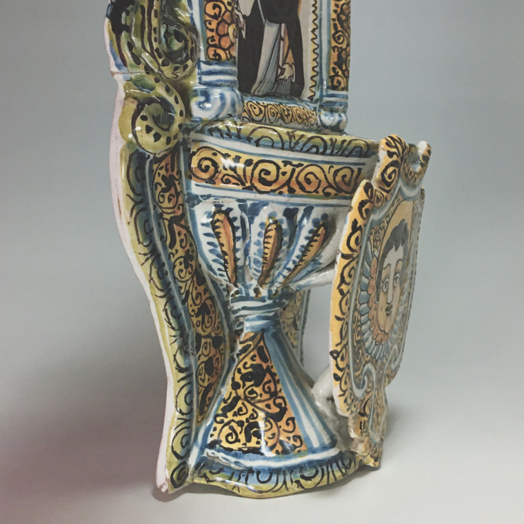 Deruta (Italie) – Grand bénitier d'applique – Début du XVIIe siècle.