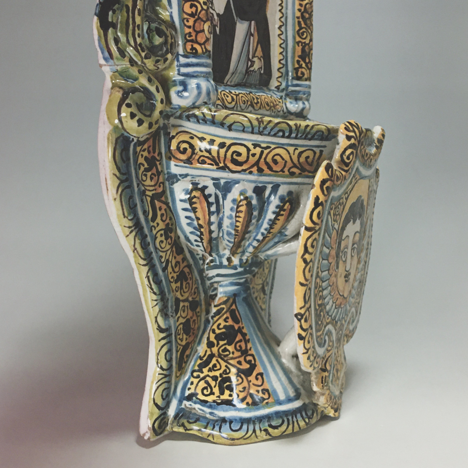 Deruta (Italy) - Large stoup - Early seventeenth century.