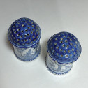 Delft - Paire de saupoudroirs cylindrique en camaïeu bleu - XVIIIe siècle