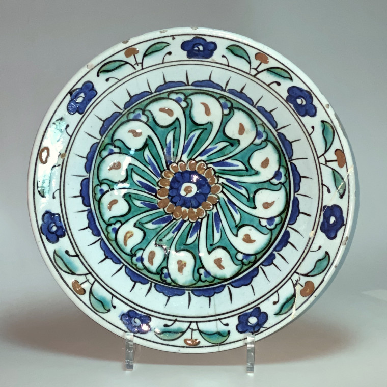 Iznik - Plat en céramique - Décor à la rosace – Vers 1600